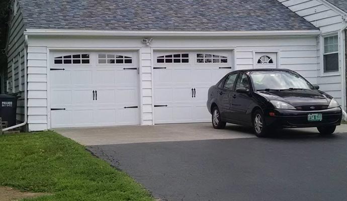 Residential carriage garage doors