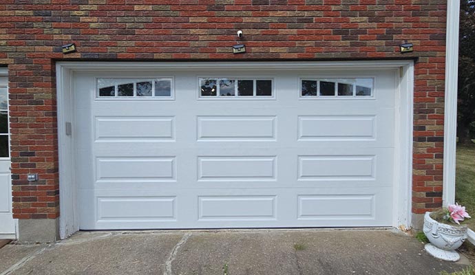 Classic garage door with long panel