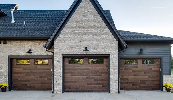 Horizontal wood-look finish Clopay garage doors
